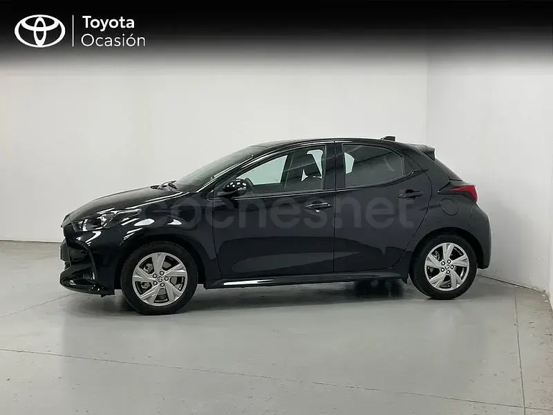 Usado Toyota Yaris Hybrid Active 116 CV (85 kW) 2025 Negro Berlina