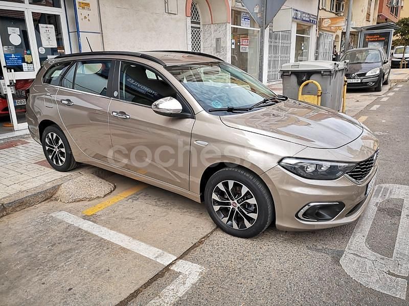 Usado Fiat Tipo Business 95 CV (69 kW) 2019 Beige Familiar
