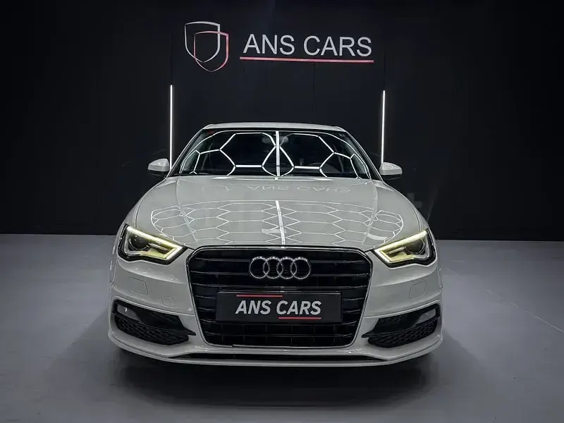 Usado Audi A3 Attraction 105 CV (77 kW) 2014 Blanco Berlina