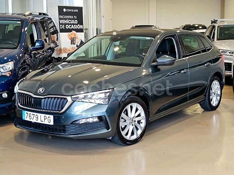 Gris / plata Usado 2021 Skoda Scala Style Utilitario | 20.900 € (Precio justo) - Imagen 1/4