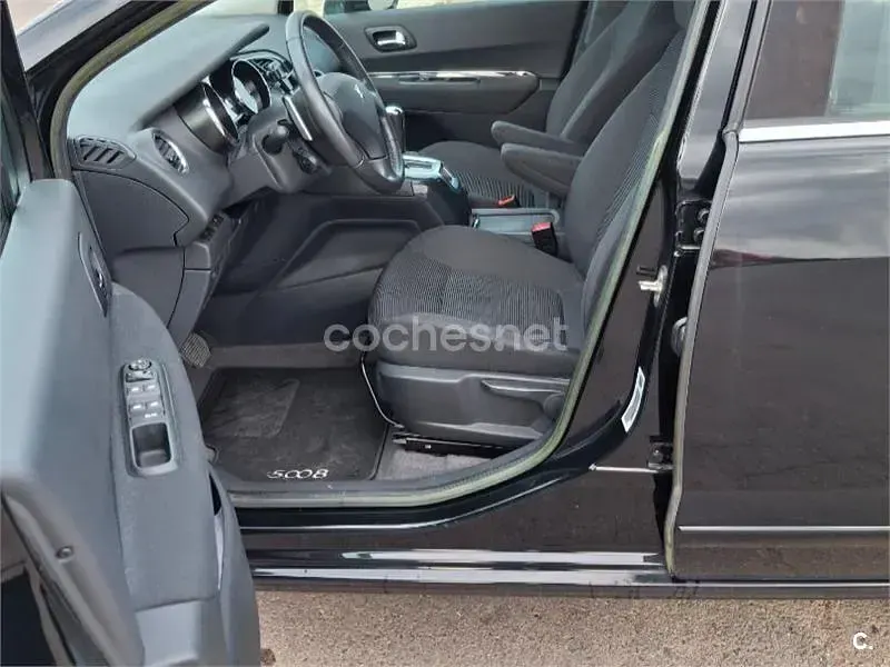 Begagnad Peugeot 5008 Active 112 HK (82 kW) 2012 Svart Minibuss