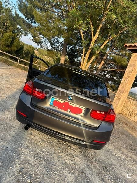 Gris / plata Usado 2012 BMW 318 Sport Line Berlina | 9500 € (Buen precio) - Imagen 1/4