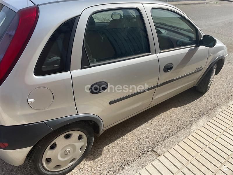 Gris / plata Usado 2001 Opel Corsa Edition Berlina | 2000 € (Precio justo) - Imagen 1/4