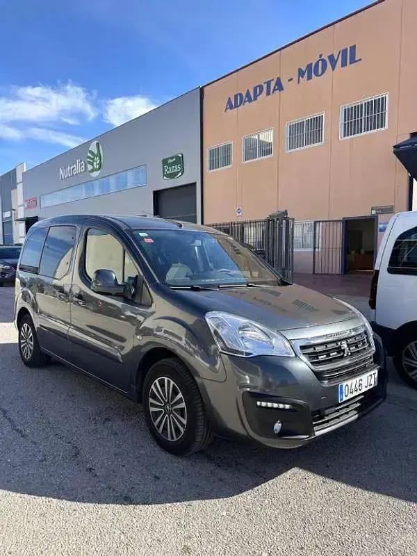 Usado Peugeot TePee 99 CV (72 kW) 2017 Gris Van
