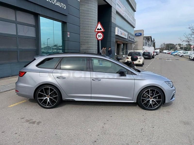 Usado Seat Leon 4Drive 300 CV (220 kW) 2020 Gris / plata Familiar