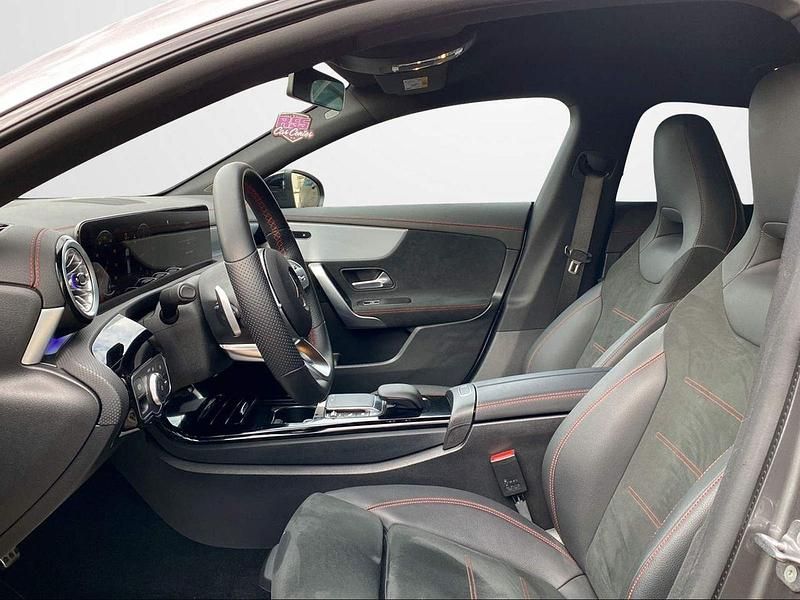 Usado Mercedes CLA200 Shooting Brake 150 CV (110 kW) 2025 Gris Familiar
