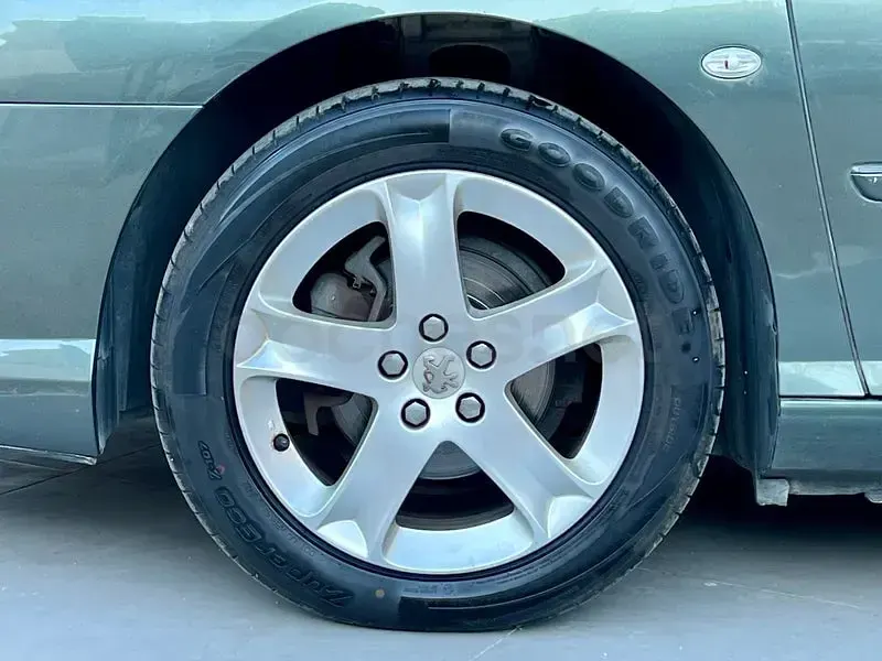 Usado Peugeot 407 Premium 136 CV (100 kW) 2007 Gris / plata Berlina