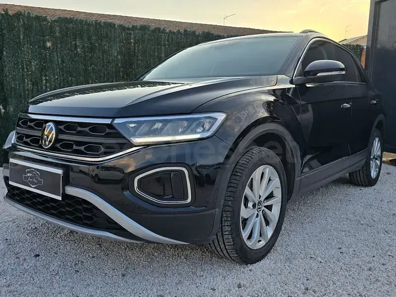 Usado VW T-Roc Life 115 CV (84 kW) 2022 Negro SUV