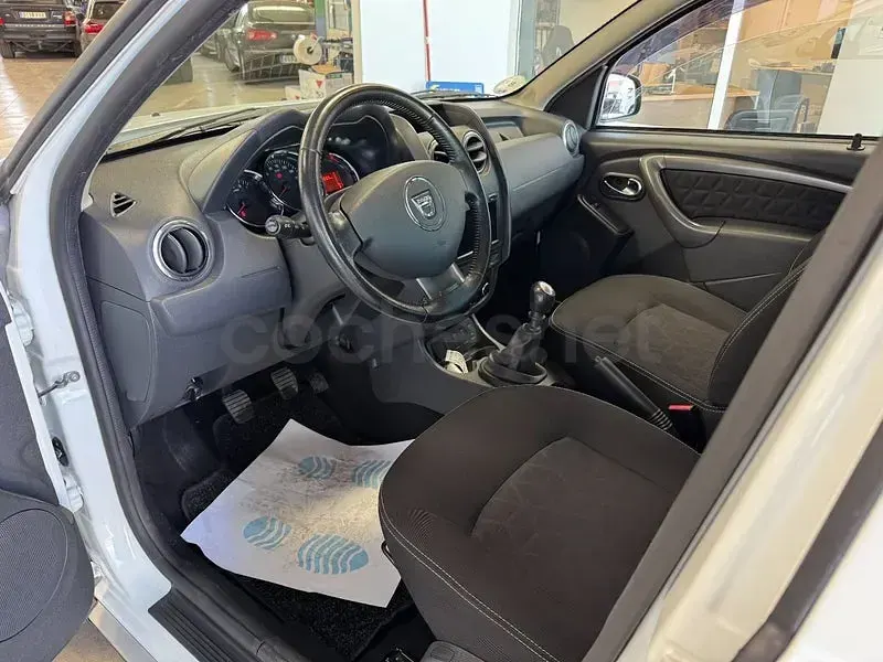 Usado Dacia Duster Lauréate 109 CV (80 kW) 2015 Blanco SUV