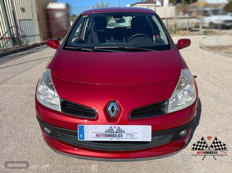 Usado Renault Clio II 85 CV (62 kW) 2008 Rojo Berlina