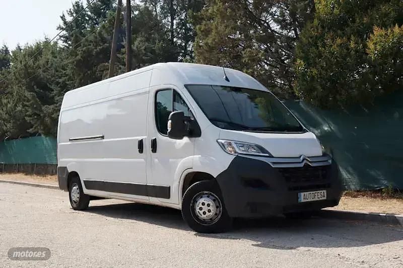Usado Citroën Jumper 140 CV (102 kW) 2021 Blanco Monovolumen