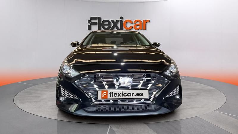 Usado Hyundai i30 120 CV (88 kW) 2022 Negro Berlina