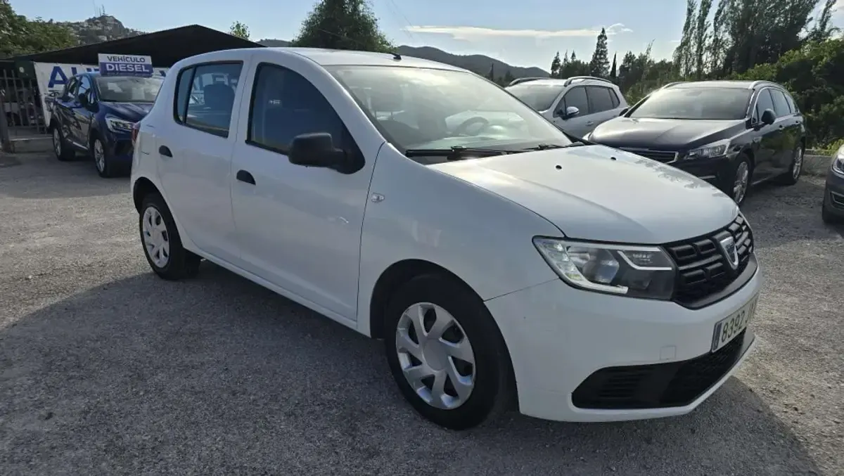 Usado Dacia Sandero Base 75 CV (55 kW) 2017 Blanco Utilitario