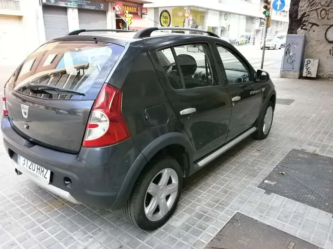Usado Dacia Sandero Stepway 85 CV (62 kW) 2012 Negro Utilitario