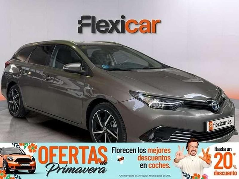 Usado Toyota Auris Touring Sports Edition 136 CV (100 kW) 2018 Marrón Familiar