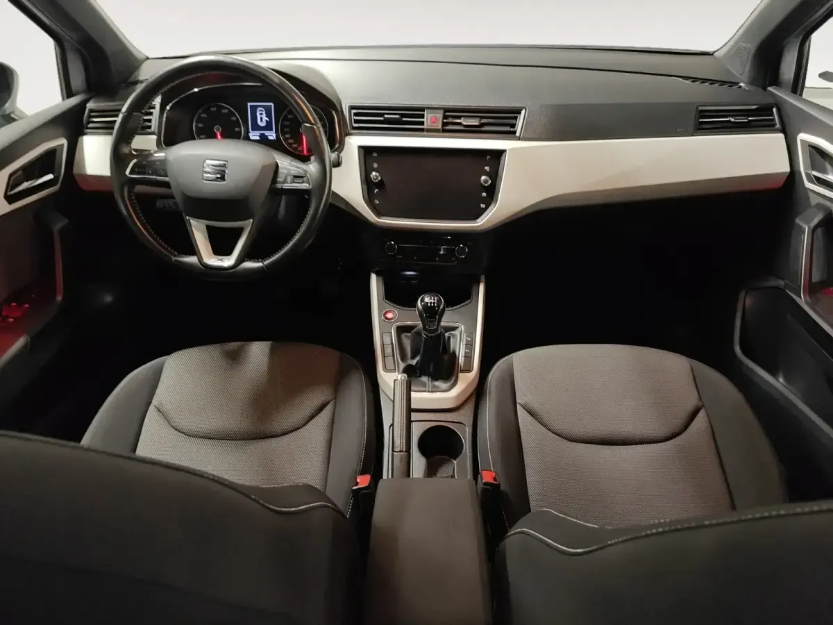 Usado Seat Arona Ecomotive 115 CV (84 kW) 2018 Blanco SUV