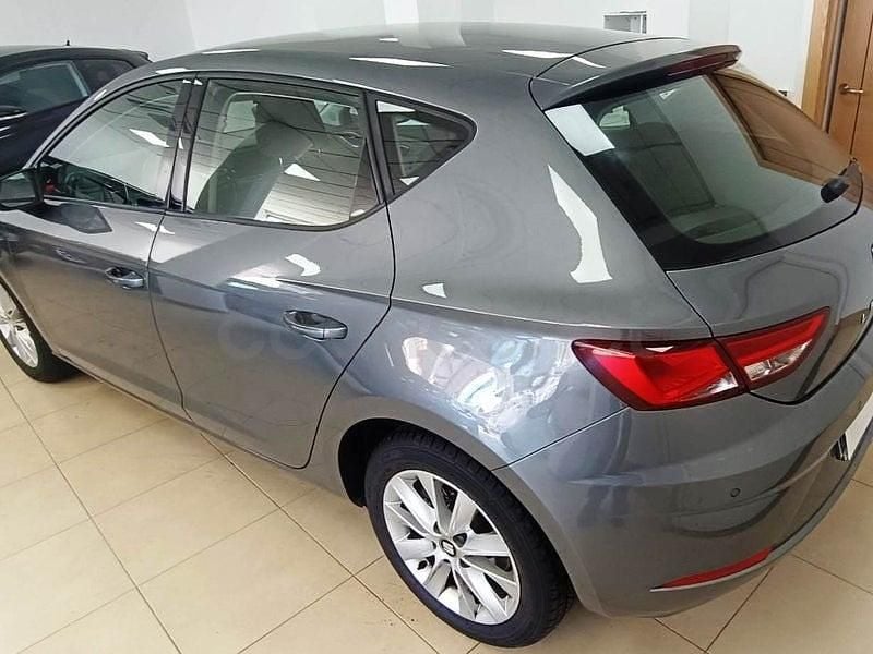 Usado Seat Leon Style 115 CV (84 kW) 2018 Gris / plata Berlina