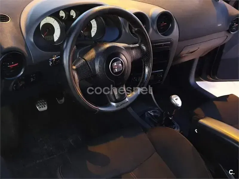 Usado Seat Ibiza CUPRA 160 CV (117 kW) 2006 Negro Utilitario
