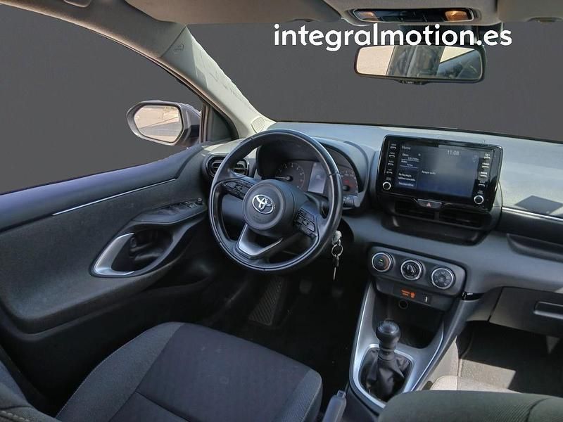 Usado Toyota Yaris Edition 125 CV (91 kW) 2021 Gris Berlina