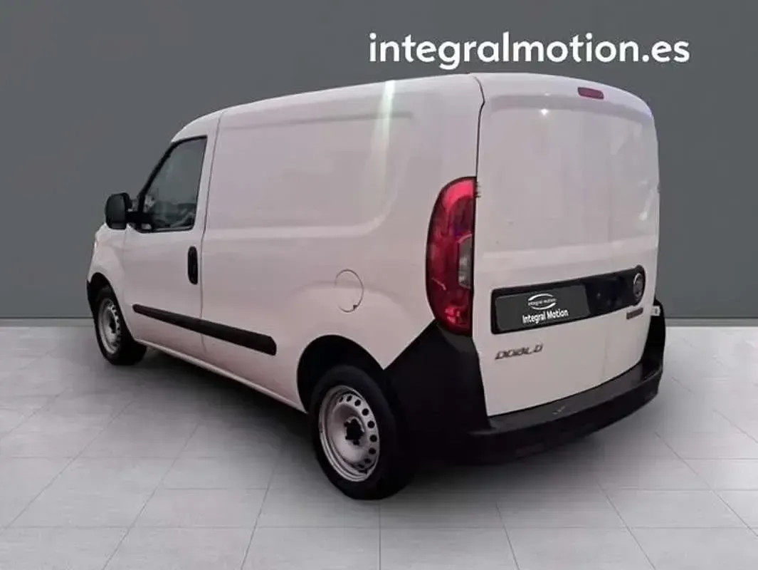 Usado Fiat Doblò 95 CV (69 kW) 2019 Blanco Monovolumen