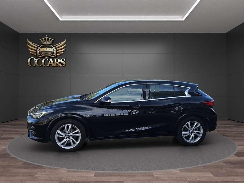 Usado Infiniti Q30 Premium 170 CV (125 kW) 2018 Negro Utilitario