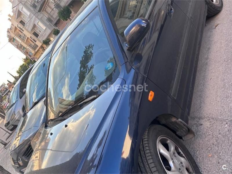 Azul Usado 2005 Hyundai Elantra Style Berlina | 3000 € - Imagen 1/4