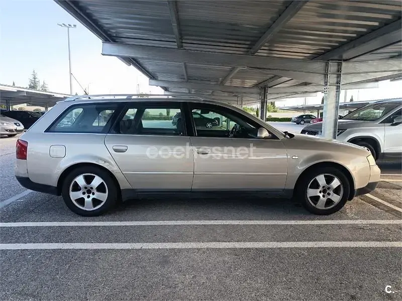 Usado Audi A6 Premium 230 CV (169 kW) 2002 Gris / plata Familiar