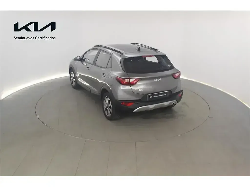 Usado Kia Stonic 100 CV (73 kW) 2025 Gris SUV