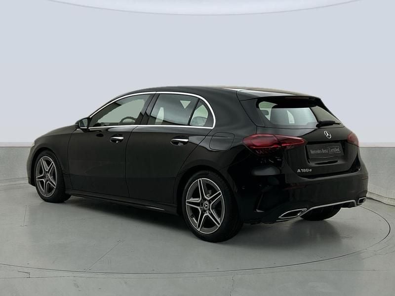 Käytetty Mercedes A180 AMG line 116 HP (85 kW) 2025 Musta