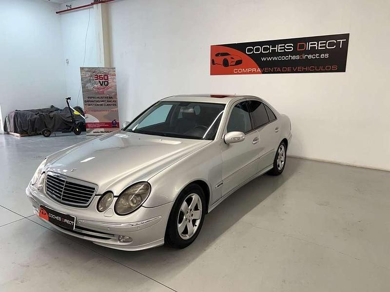 Usado Mercedes E220 Avantgarde 150 CV (110 kW) 2005 Gris Berlina