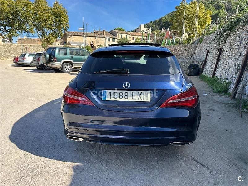 Usado Mercedes CLA220 Shooting Brake AMG line 177 CV (130 kW) 2016 Azul Familiar