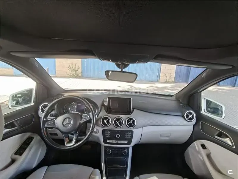 Usado Mercedes B220 177 CV (130 kW) 2017 Blanco Utilitario