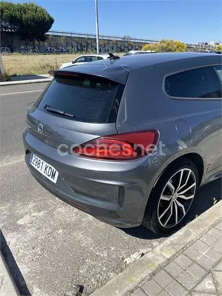 Usado VW Scirocco R-line 180 CV (132 kW) 2017 Gris / plata Coupe