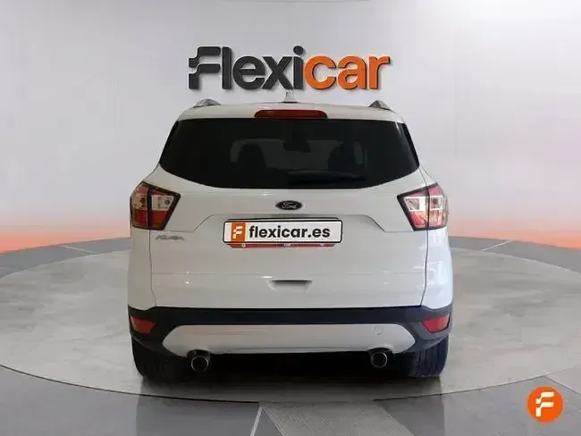 Usado Ford Kuga Trend 120 CV (88 kW) 2018 Blanco SUV