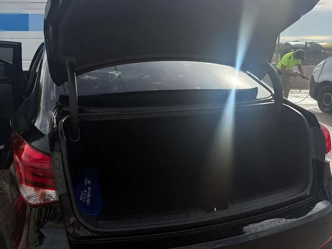 Usado Hyundai i40 116 CV (85 kW) 2015 Negro Berlina