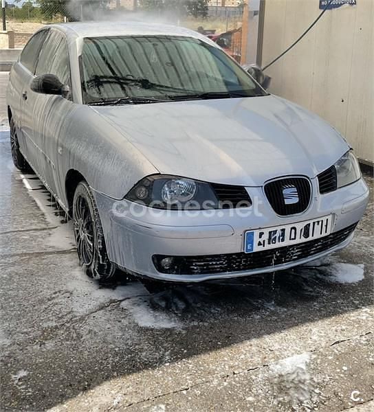Usado Seat Ibiza Stella 100 CV (73 kW) 2003 Gris / plata Berlina