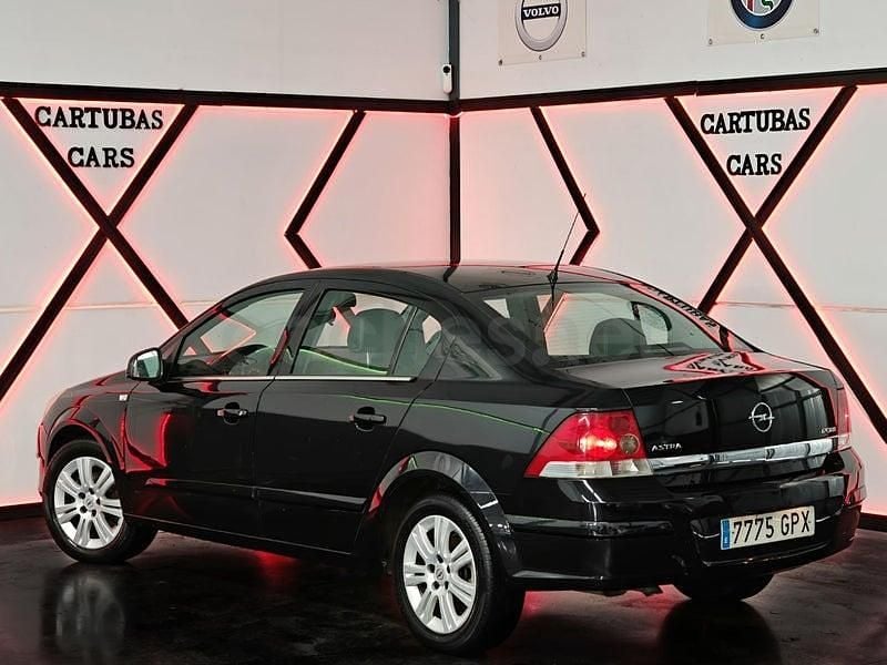 Usado Opel Astra Sport 110 CV (80 kW) 2010 Negro Berlina