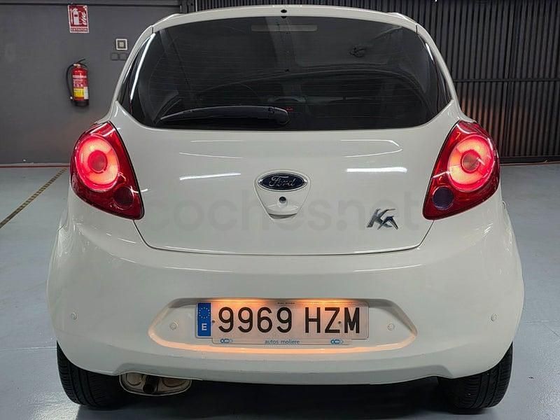 Usado Ford Ka Trend 69 CV (50 kW) 2015 Blanco Berlina
