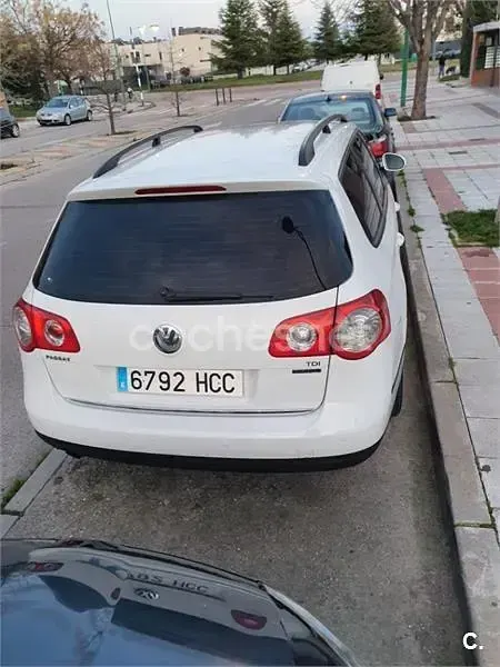 Usado VW Passat Advance 105 CV (77 kW) 2011 Blanco Familiar