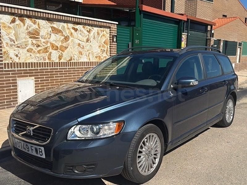 Usado Volvo V50 Momentum 136 CV (100 kW) 2007 Azul Familiar