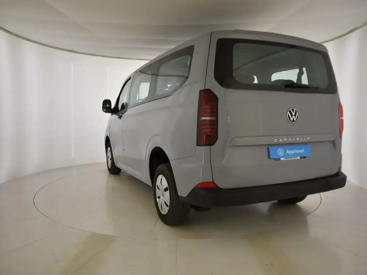 Usado VW Caravelle 110 CV (80 kW) 2025 Gris/plata Van
