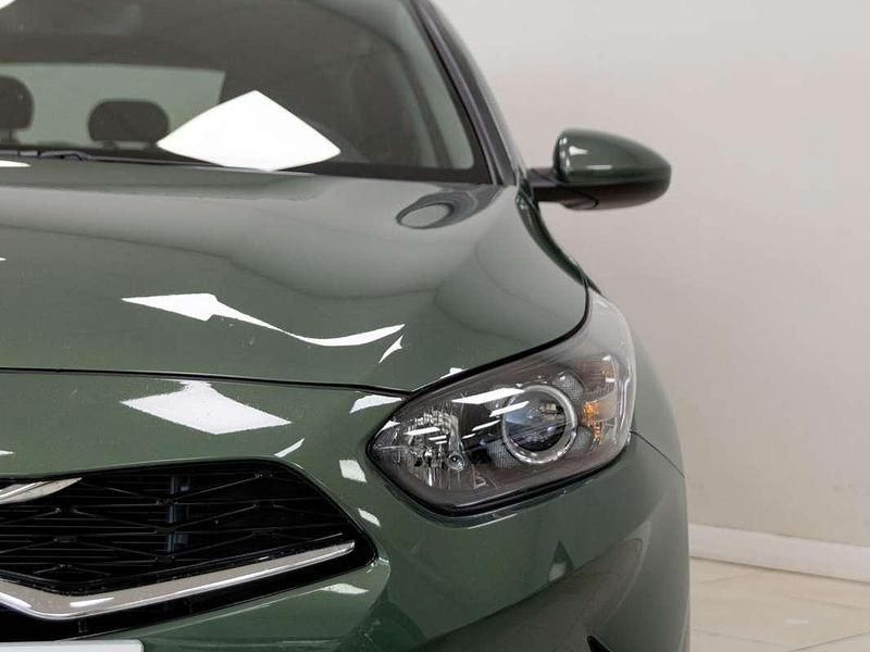 Usado Kia Ceed 101 CV (74 kW) 2024 Verde Utilitario
