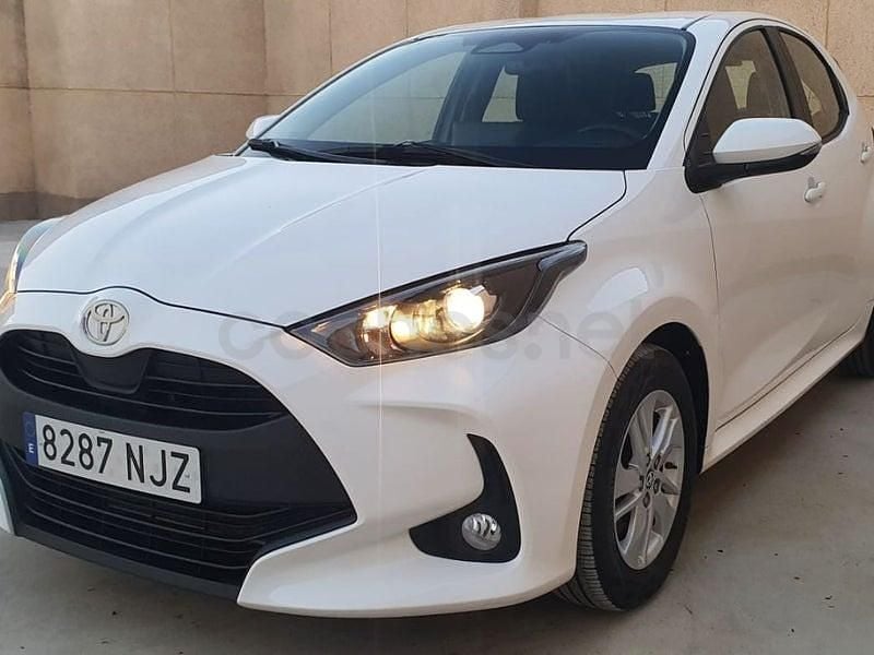 Usado Toyota Yaris Hybrid Business Edition 116 CV (85 kW) 2024 Blanco Berlina