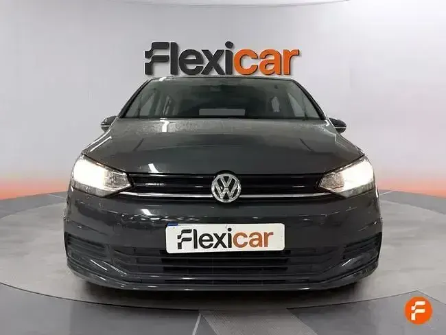 Usado VW Touran Business 115 CV (84 kW) 2018 Gris Monovolumen