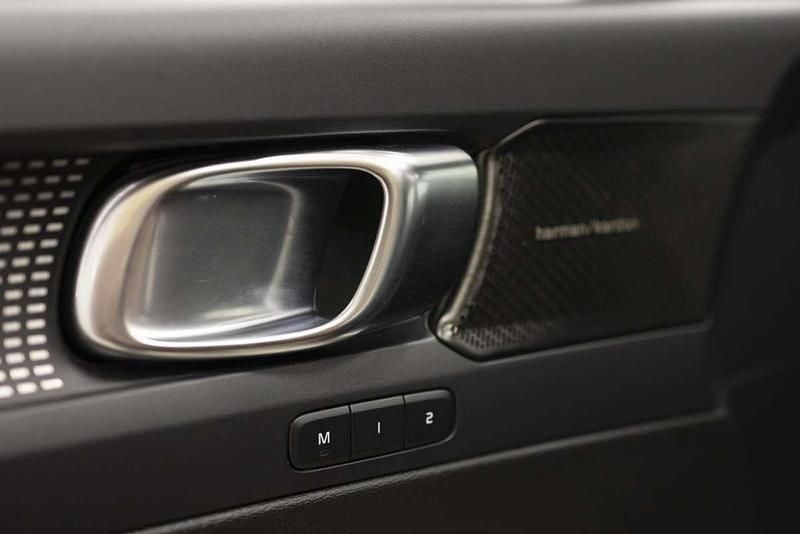 Usado Volvo XC40 Pro 300 kW (408 CV) 2022 Negro SUV