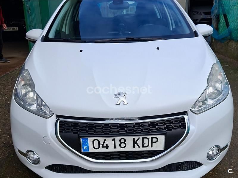 Blanco Usado 2013 Peugeot 208 Active Utilitario | 4500 € (Buen precio) - Imagen 1/4