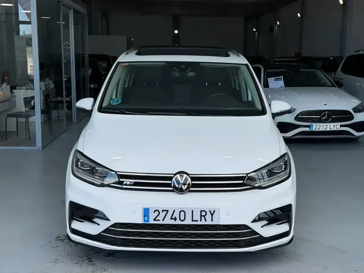 Usado VW Touran Sportline 150 CV (110 kW) 2021 Blanco Monovolumen