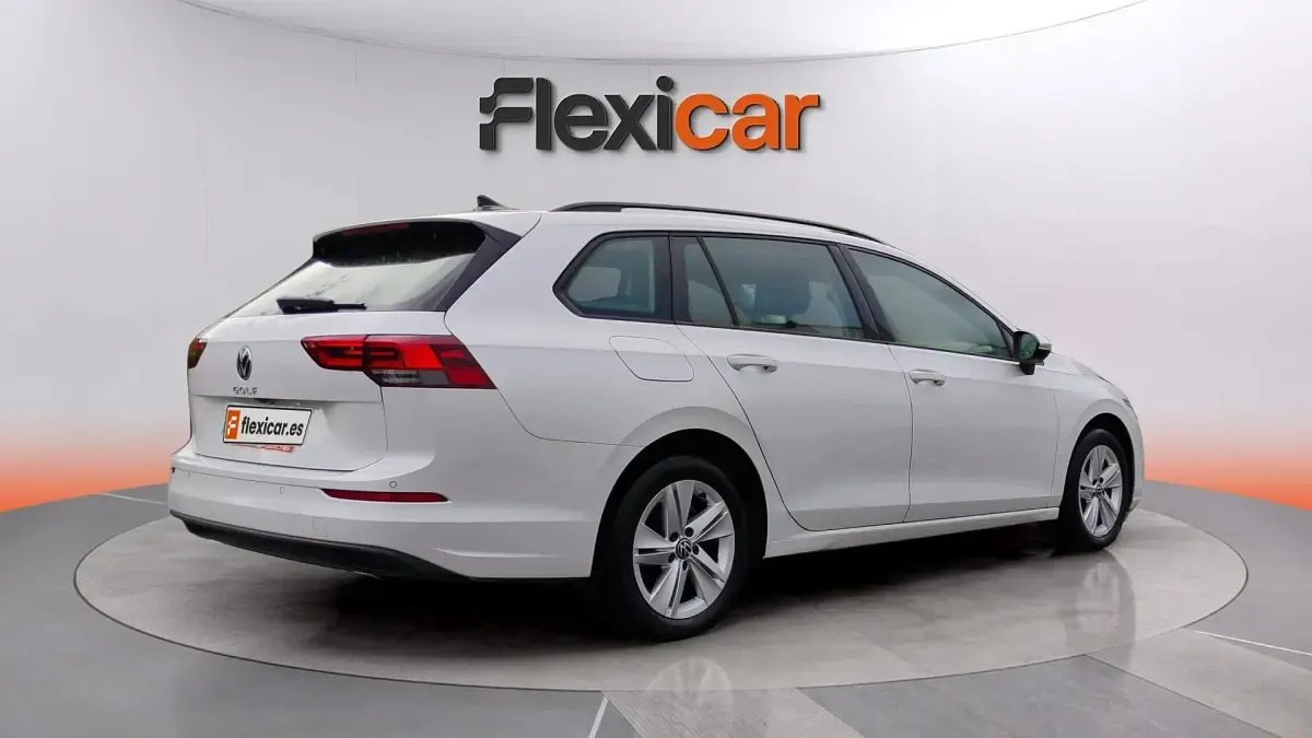 Begagnad VW Golf VIII Life 116 HK (85 kW) 2021 Grå Kombi