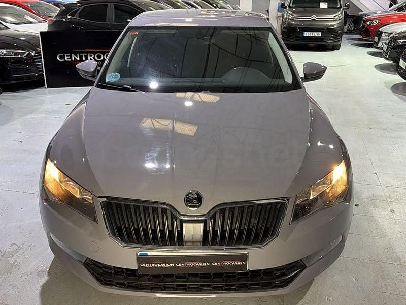 Usado Skoda Superb SportLine 150 HP (110 kW) 2018 Cinzento Sedan