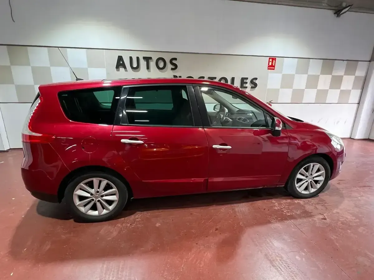 Usado Renault Scenic E-Tech Privilege 160 CV (117 kW) 2010 Rojo